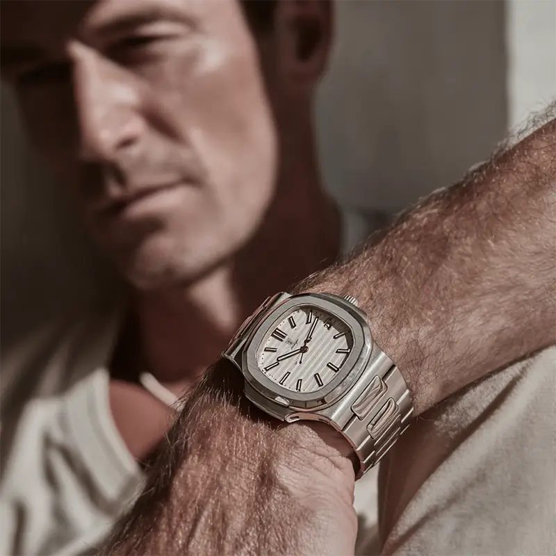 VEXO Nautilus Ice men's watch featuring a white dial, stainless steel case and bracelet, quartz movement, and sapphire crystal – elegant and durable timepiece